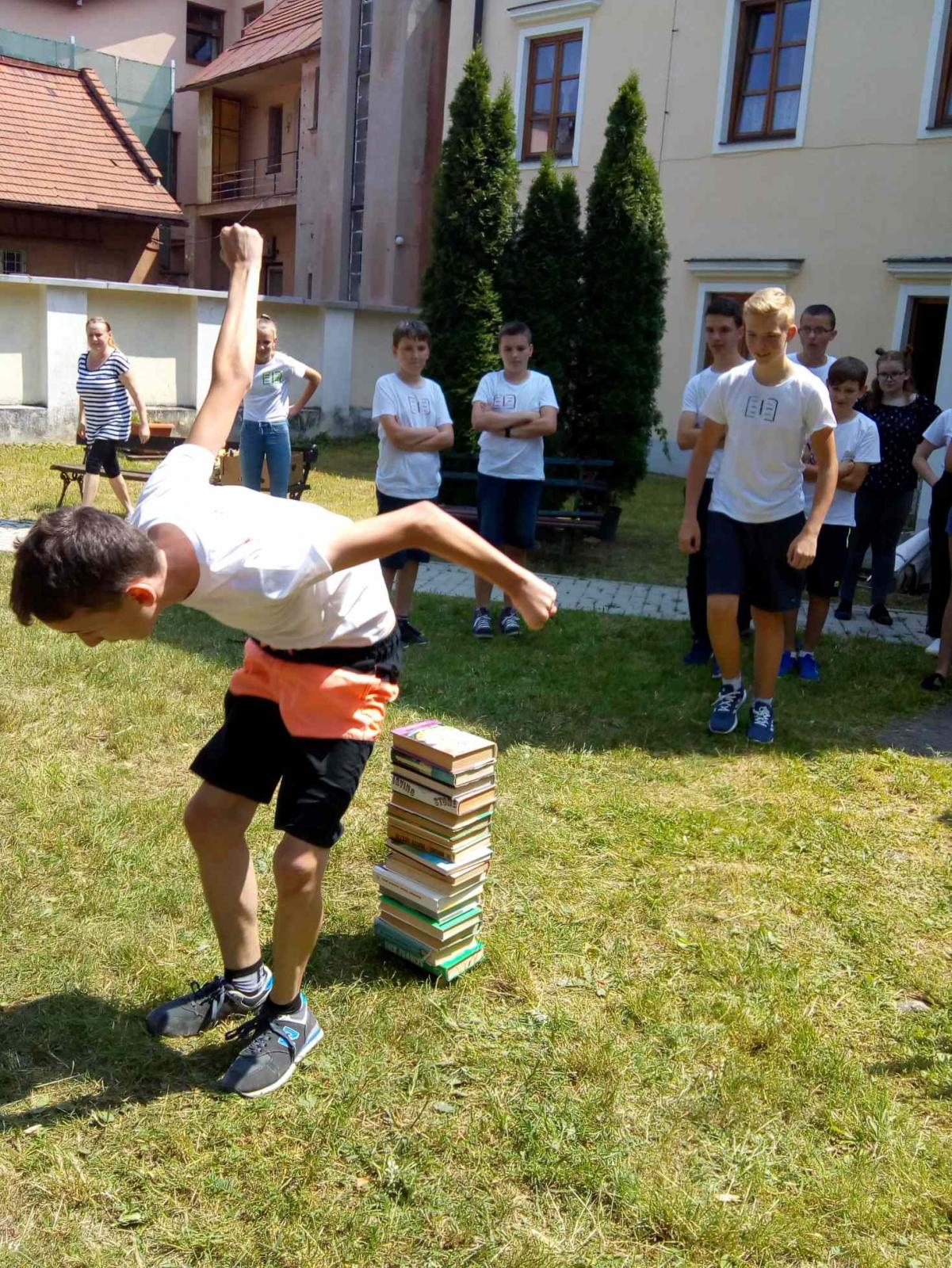 Fotogaléria Čítajme o sto 6 (35) Čítajme o sto 6
