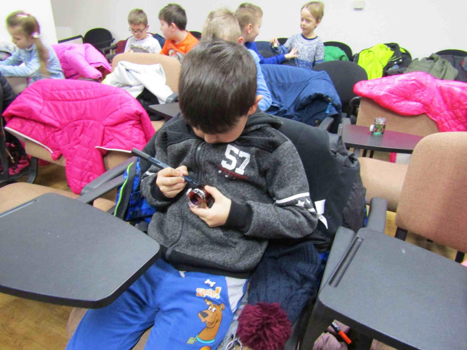 Fotogaléria Tvorivé tvorenie - maľovanie na sklo (10) Tvorivé tvorenie - maľovanie na sklo